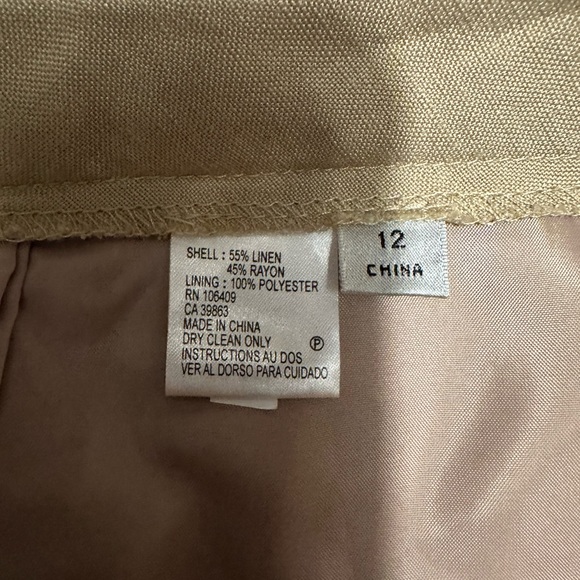 Tahari safari style short sleeve pantsuit. - Picture 4 of 10